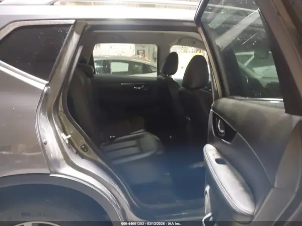 5N1AT2MV5JC728521 2018 NISSAN ROGUE - Image 8