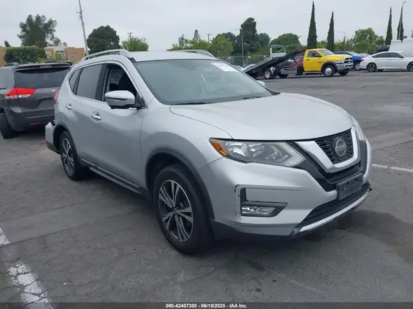 5N1AT2MV5JC732522 2018 NISSAN ROGUE - Image 1