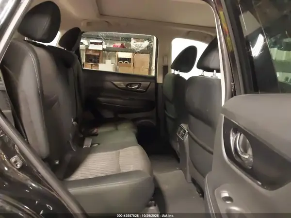 5N1AT2MV5JC744444 2018 NISSAN ROGUE - Image 8