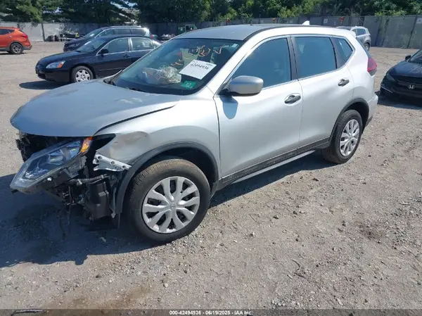 5N1AT2MV5JC758375 2018 NISSAN ROGUE - Image 2