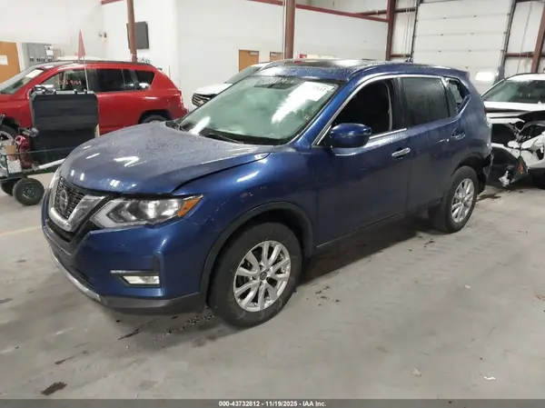 5N1AT2MV5JC763978 2018 NISSAN ROGUE - Image 2