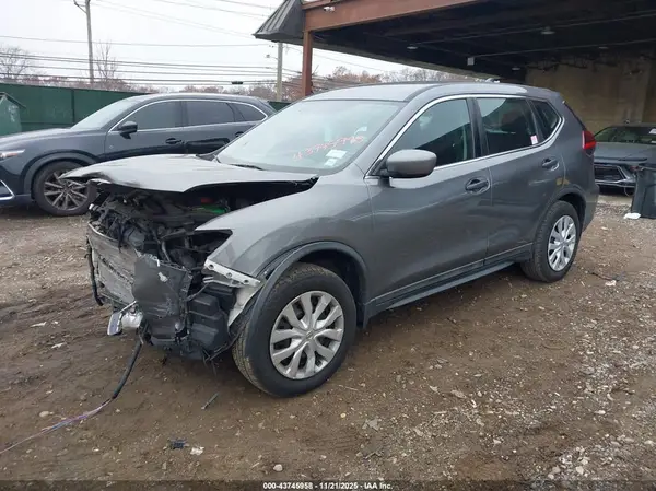 5N1AT2MV5JC770798 2018 NISSAN ROGUE - Image 2