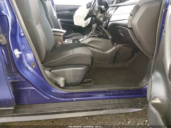 5N1AT2MV5JC786158 2018 NISSAN ROGUE - Image 2