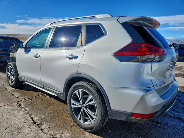 5N1AT2MV5JC786757 2018 NISSAN ROGUE - Image 2