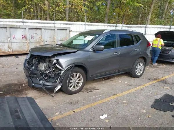 5N1AT2MV5JC787388 2018 NISSAN ROGUE - Image 2