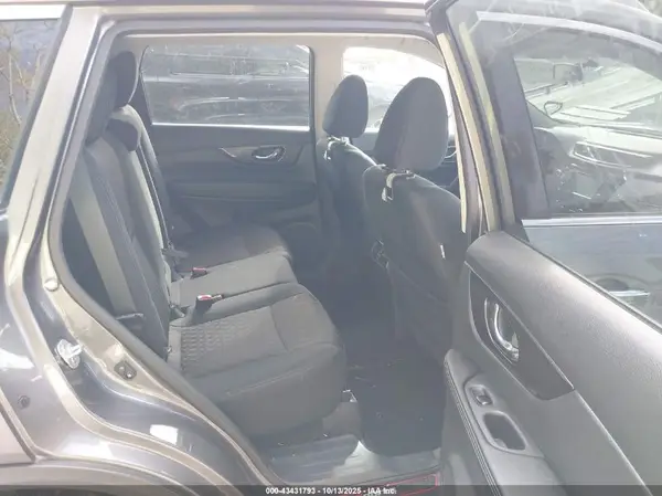 5N1AT2MV5JC787388 2018 NISSAN ROGUE - Image 8
