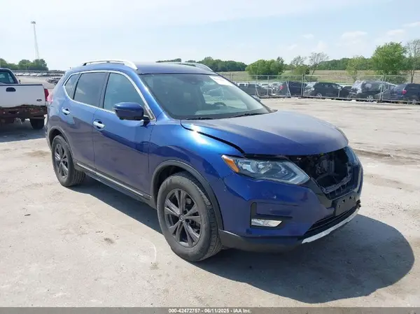 5N1AT2MV5JC797452 2018 NISSAN ROGUE - Image 1