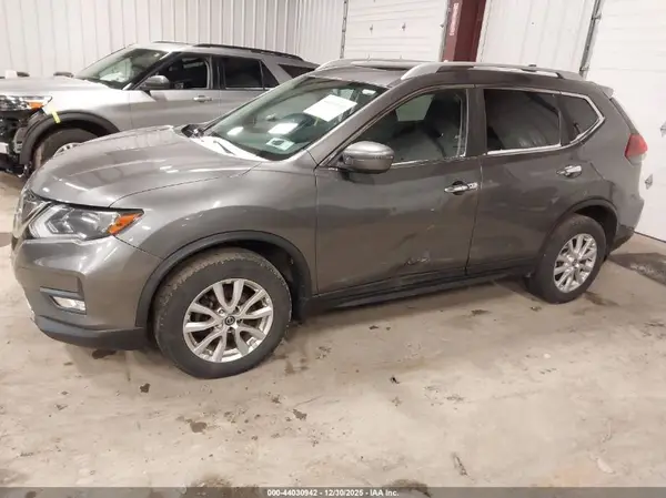 5N1AT2MV5JC809941 2018 NISSAN ROGUE - Image 2