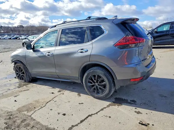 5N1AT2MV5JC813469 2018 NISSAN ROGUE - Image 2