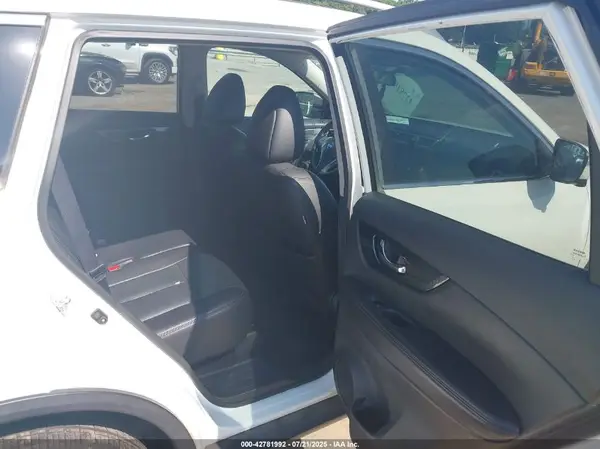 5N1AT2MV6GC810430 2016 NISSAN ROGUE - Image 8