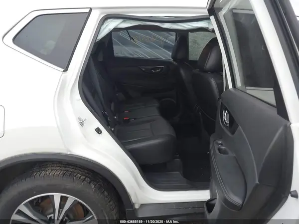 5N1AT2MV6HC744236 2017 NISSAN ROGUE - Image 8