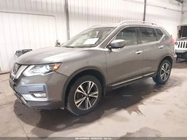 5N1AT2MV6HC744995 2017 NISSAN ROGUE - Image 2
