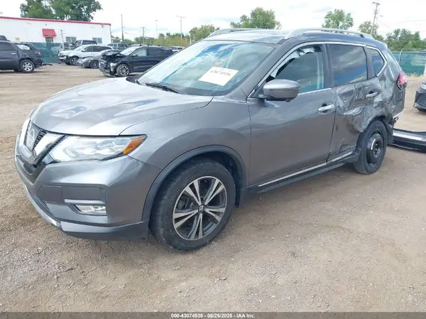 5N1AT2MV6HC747783 2017 NISSAN ROGUE - Image 2