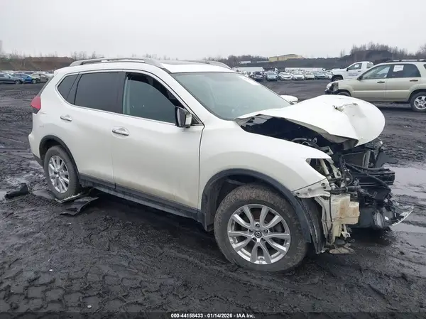 5N1AT2MV6HC749727 2017 NISSAN ROGUE - Image 1