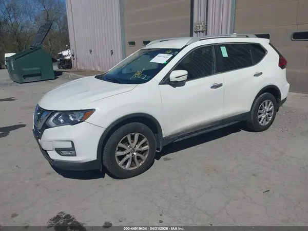 5N1AT2MV6HC750201 2017 NISSAN ROGUE - Image 2