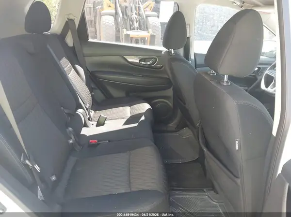 5N1AT2MV6HC750201 2017 NISSAN ROGUE - Image 8
