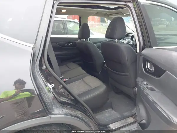 5N1AT2MV6HC764700 2017 NISSAN ROGUE - Image 8