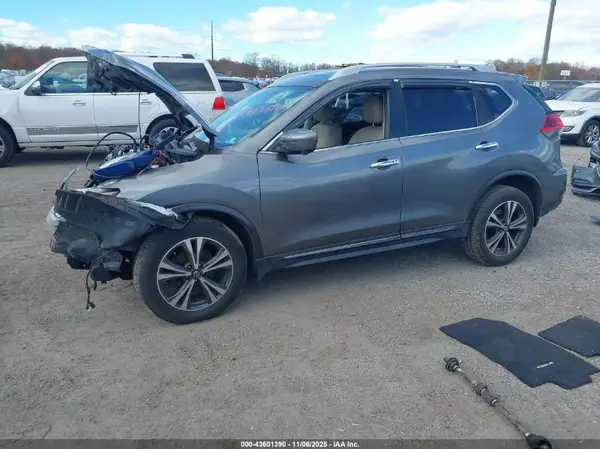 5N1AT2MV6HC766611 2017 NISSAN ROGUE - Image 2