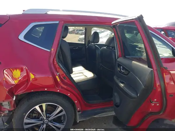 5N1AT2MV6HC772375 2017 NISSAN ROGUE - Image 8