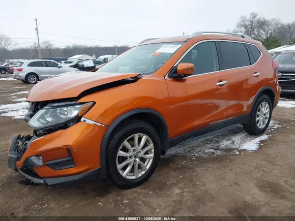 5N1AT2MV6HC772537 2017 NISSAN ROGUE - Image 2