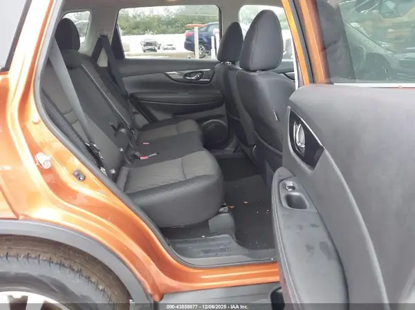 5N1AT2MV6HC772537 2017 NISSAN ROGUE - Image 8