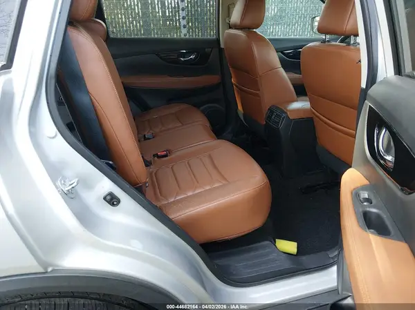5N1AT2MV6HC781884 2017 NISSAN ROGUE - Image 8