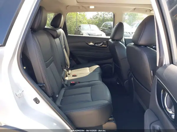 5N1AT2MV6HC786700 2017 NISSAN ROGUE - Image 8