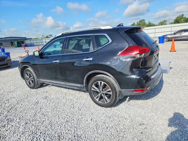 5N1AT2MV6HC791217 2017 NISSAN ROGUE - Image 2