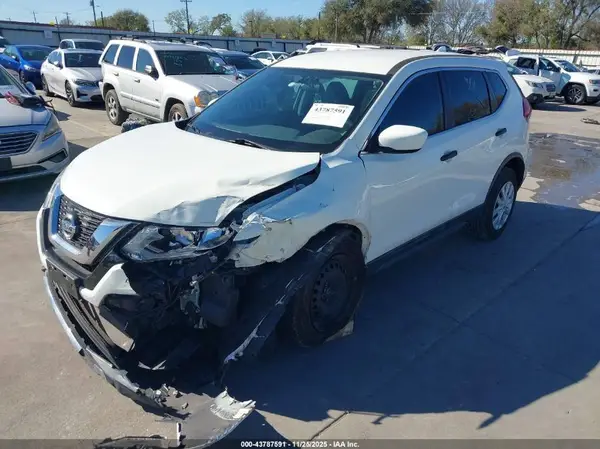 5N1AT2MV6HC795705 2017 NISSAN ROGUE - Image 2
