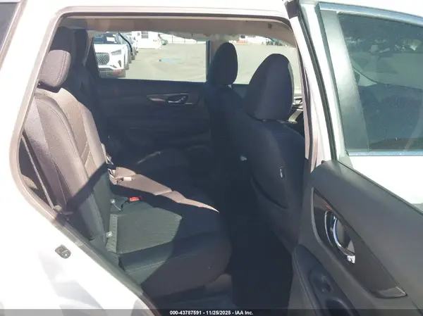 5N1AT2MV6HC795705 2017 NISSAN ROGUE - Image 8
