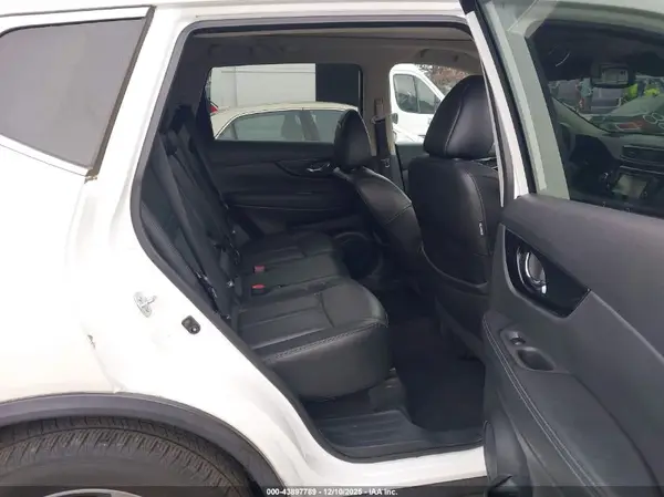 5N1AT2MV6HC799866 2017 NISSAN ROGUE - Image 8