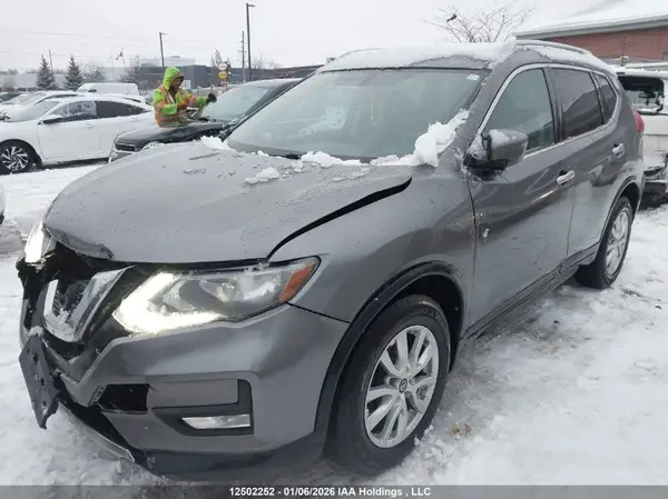 5N1AT2MV6HC802040 2017 NISSAN ROGUE - Image 2