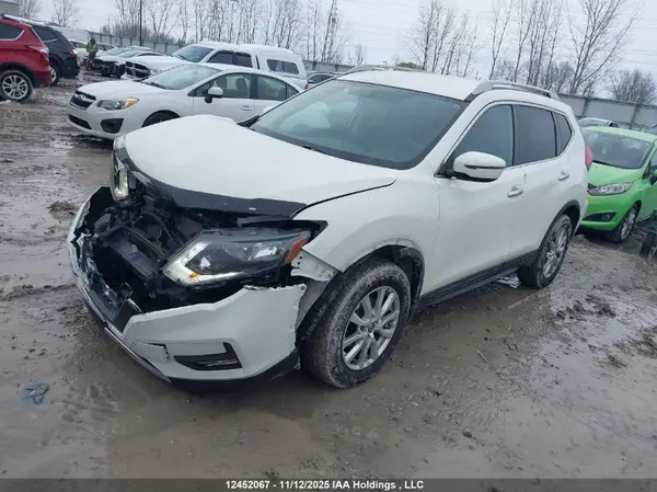 5N1AT2MV6HC802944 2017 NISSAN ROGUE - Image 2