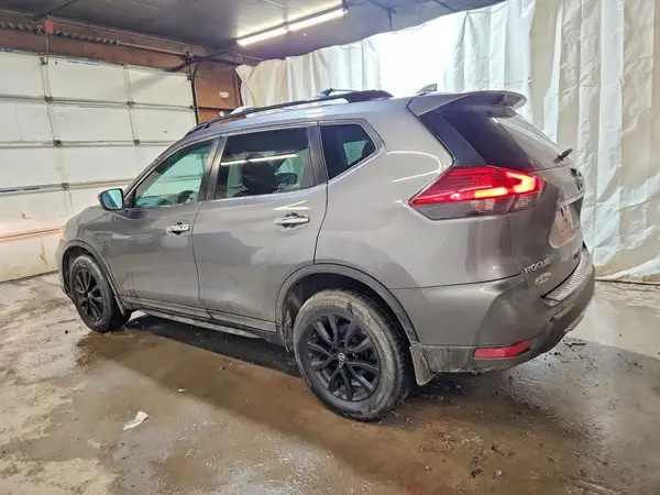 5N1AT2MV6HC814608 2017 NISSAN ROGUE - Image 2