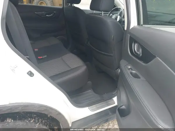 5N1AT2MV6HC818450 2017 NISSAN ROGUE - Image 8
