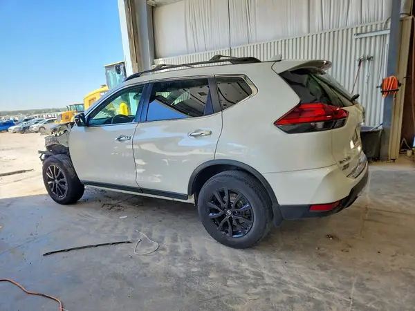 5N1AT2MV6HC820134 2017 NISSAN ROGUE - Image 2