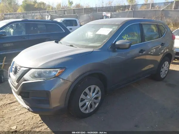 5N1AT2MV6HC820800 2017 NISSAN ROGUE - Image 2