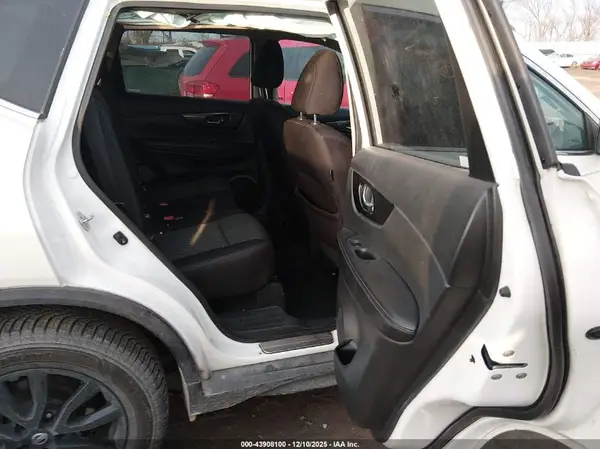 5N1AT2MV6HC821574 2017 NISSAN ROGUE - Image 8