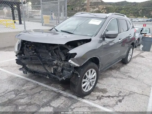 5N1AT2MV6HC828377 2017 NISSAN ROGUE - Image 2