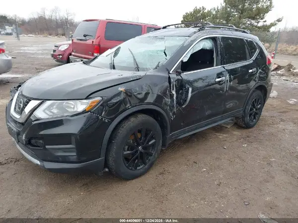 5N1AT2MV6HC830355 2017 NISSAN ROGUE - Image 2