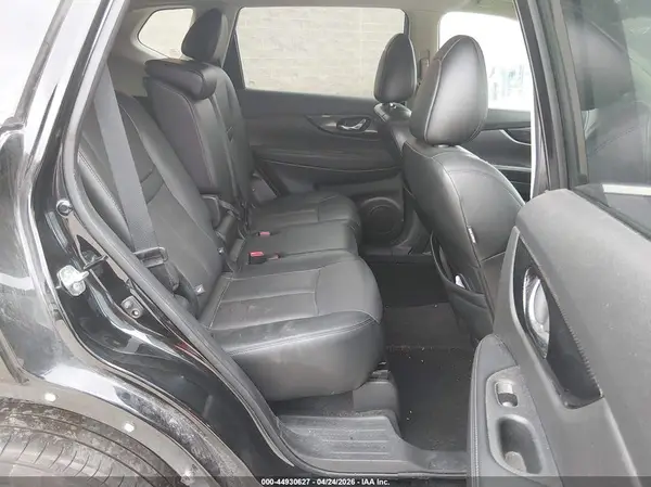 5N1AT2MV6HC840562 2017 NISSAN ROGUE - Image 8