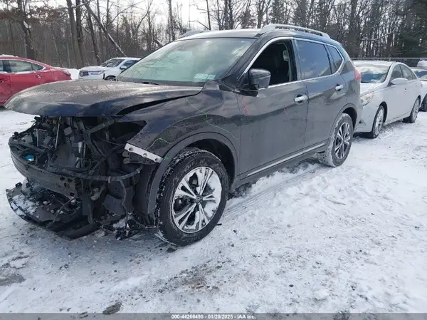 5N1AT2MV6HC843655 2017 NISSAN ROGUE - Image 2