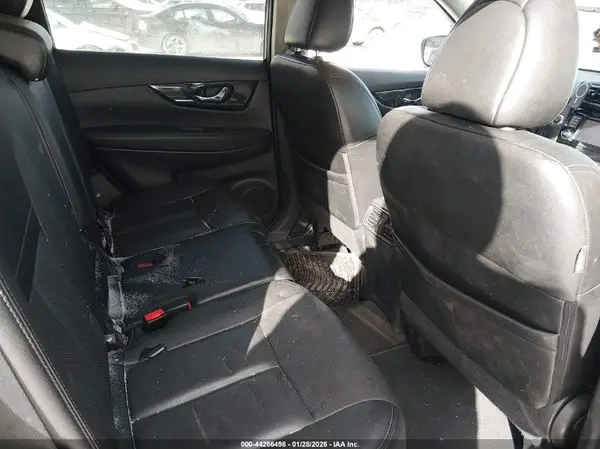 5N1AT2MV6HC843655 2017 NISSAN ROGUE - Image 8