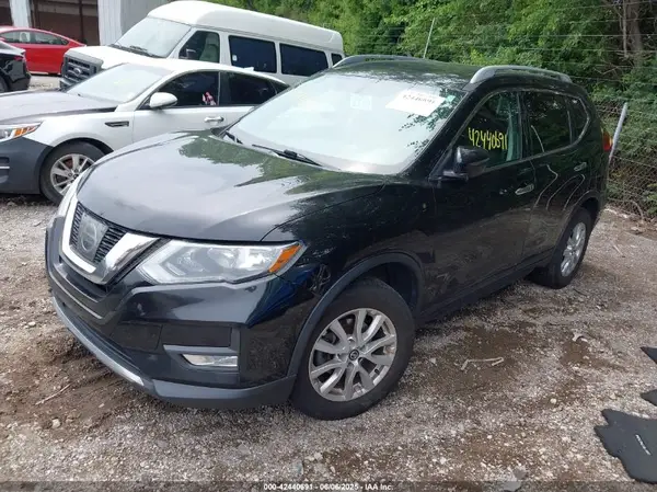 5N1AT2MV6HC851108 2017 NISSAN ROGUE - Image 2