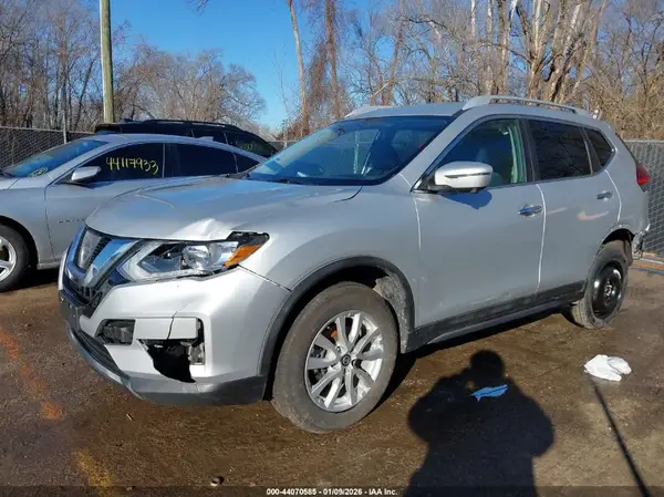 5N1AT2MV6HC876722 2017 NISSAN ROGUE - Image 2