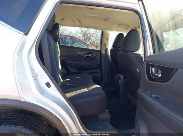 5N1AT2MV6HC876722 2017 NISSAN ROGUE - Image 8