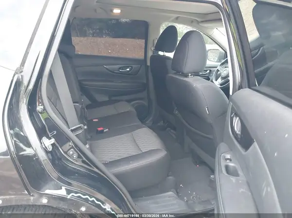 5N1AT2MV6HC882326 2017 NISSAN ROGUE - Image 8