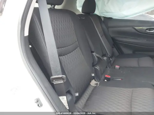 5N1AT2MV6HC885999 2017 NISSAN ROGUE - Image 8