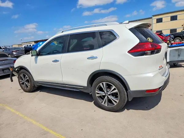 5N1AT2MV6HC888708 2017 NISSAN ROGUE - Image 2