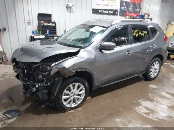 5N1AT2MV6HC896338 2017 NISSAN ROGUE - Image 2